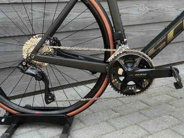 Brugt Scott Addict RC Shimano 105 Di2 2024 Road & Gravel — billede 4 af 14