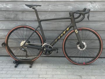 Použité Scott Addict RC Shimano 105 Di2 2024 Road & Gravel
