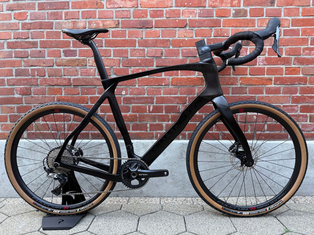 Pinarello NEW! Pinarello Grevil F Carbon / Shimano GRX 11x2/Size 60/Fulcrum/BOB 2025