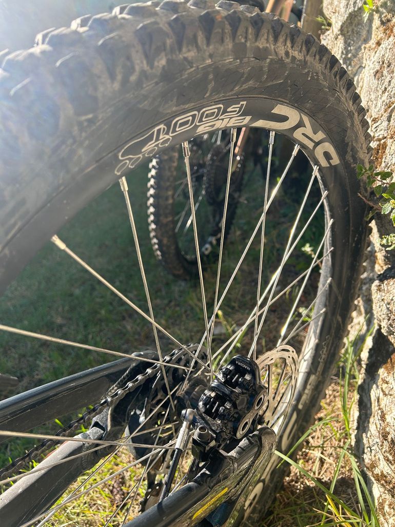 Used GT Fury Pro 2023 2023 Mountainbike, Light Gray — image 3 of 6