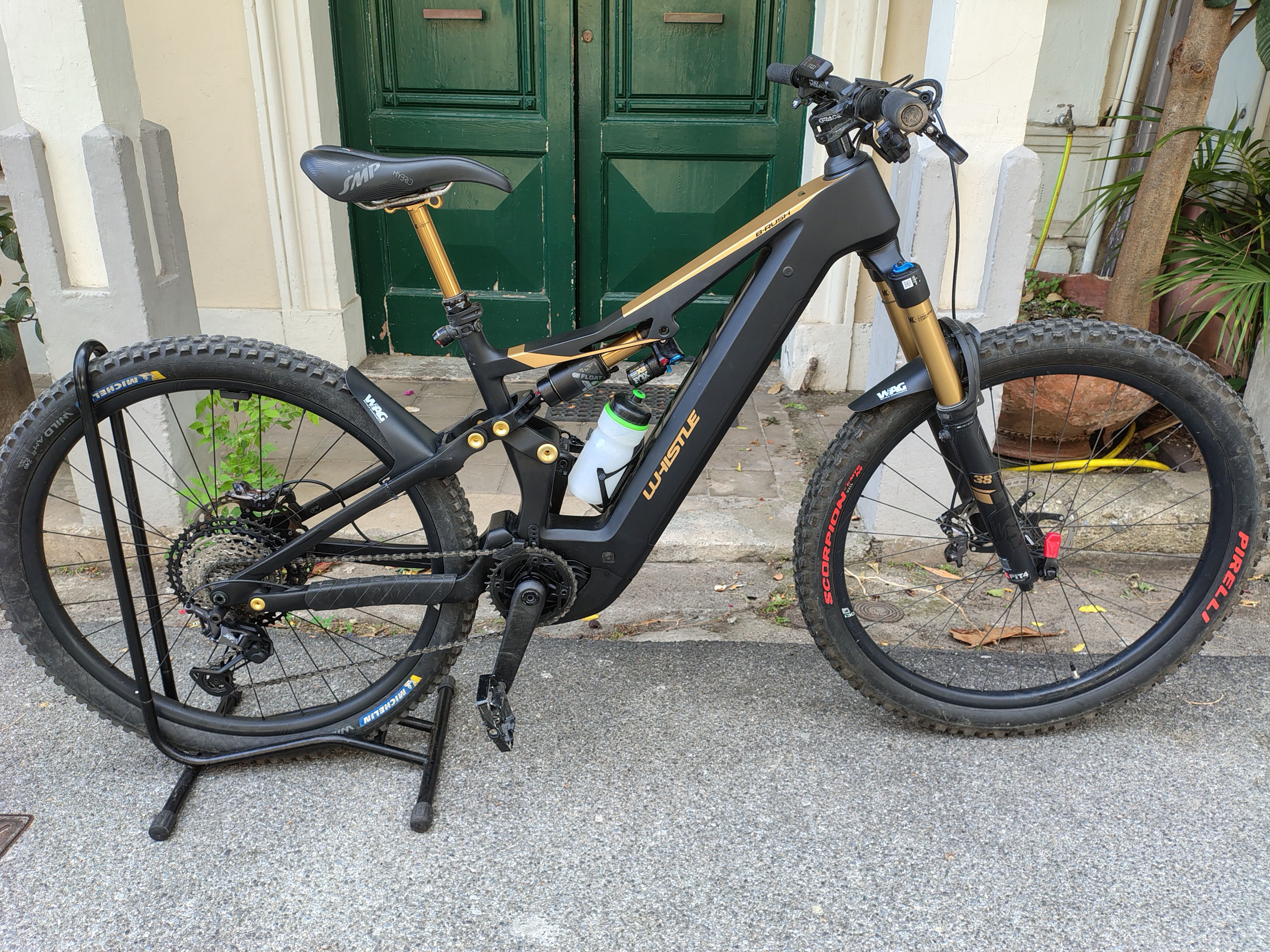 Whistle B-Rush SL 2025