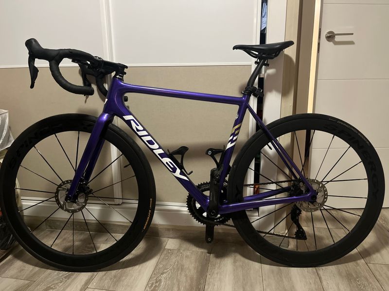 Ridley Helium Shimano 105 Di2 2024 Road & Gravel usato, Viola — immagine 1 di 32