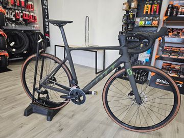 Used Scott Addict RC 30 2024 2024 Road & Gravel