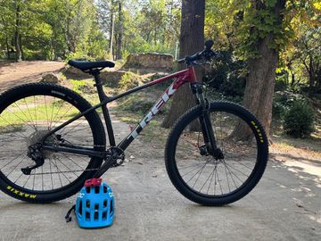 Used Trek Marlin 6 Gen 3 2025 2025 Mountainbike, Black, 29 — image 8 of 8