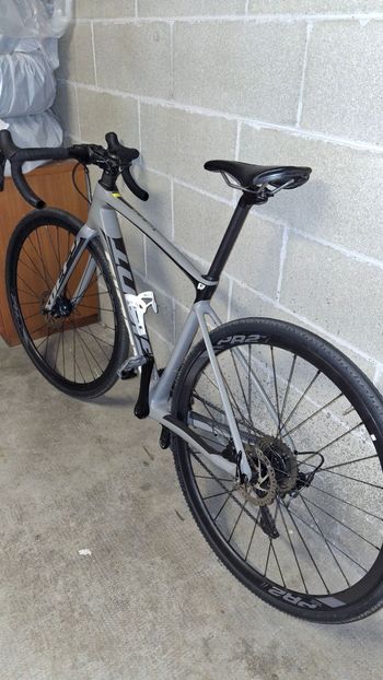 Used Giant Defy Advanced 2 2019 2019 Road & Gravel, Light Gray — image 1 of 5