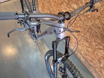 Used Transition Regulator 2025 Mountainbike, Light Gray — image 4 of 6