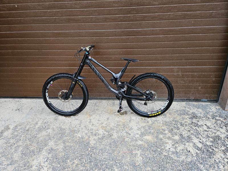 Gebrauchtes Canyon Sender CF 9.0 2020 2020 Mountainbike, Schwarz, 27.5 — Bild 1 von 8