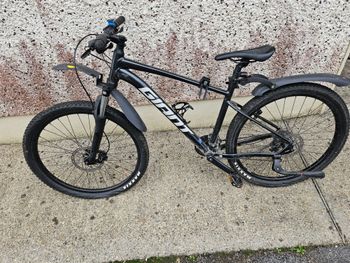 Used Giant Talon 4 2021 2021 Mountainbike, Black, 27.5, 29 — image 2 of 3