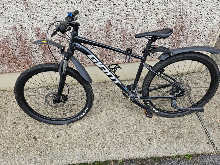 Used Giant Talon 4 2021 2021 Mountainbike, Black, 27.5, 29 — image 2 of 3