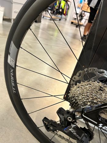 Used BMC Teammachine Shimano 105 Di2 2022 Road & Gravel — image 5 of 7
