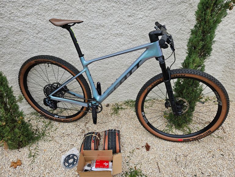 Used Scott Scale RC Team Issue 2023 2023 Mountainbike, Light Gray, 29 — image 1 of 5