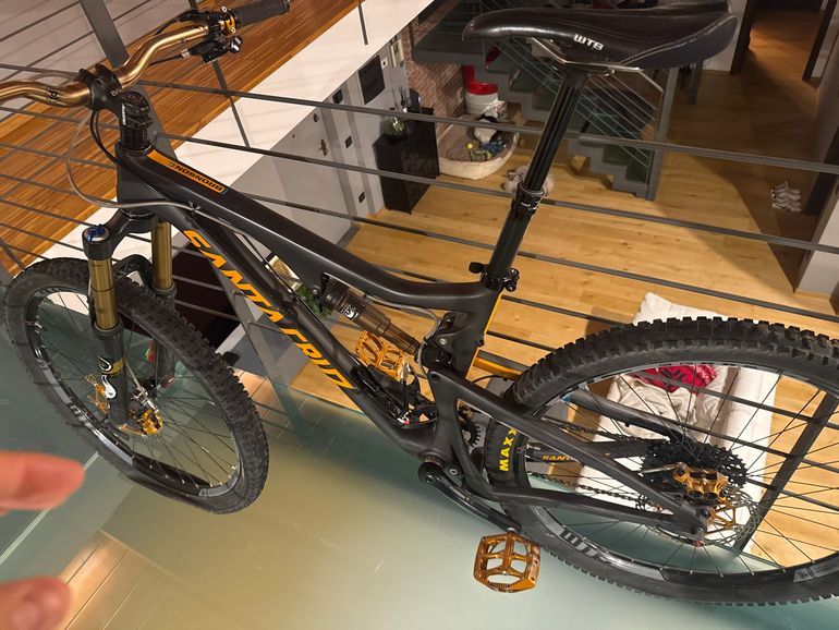 Used Santa Cruz Bronson CC XX1 2017 2017 Mountainbike, Light Gray, 27.5 — image 2 of 3