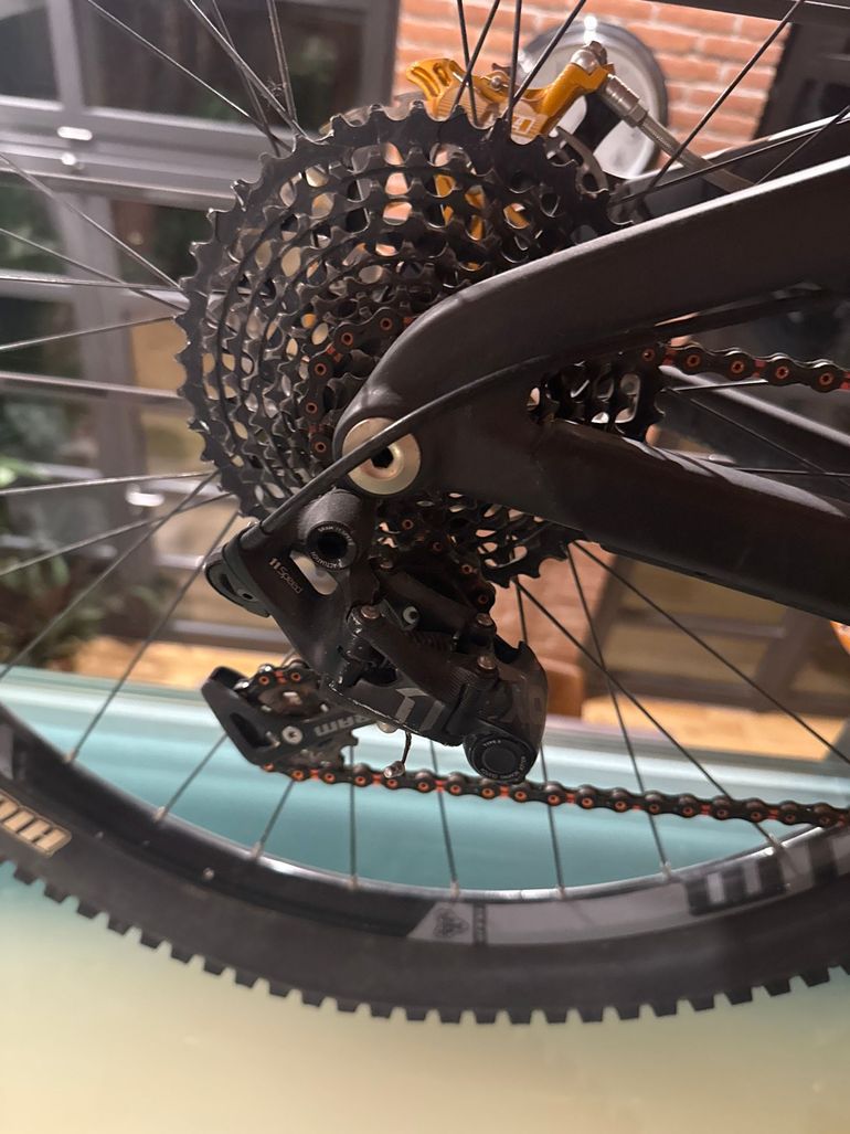 Used Santa Cruz Bronson CC XX1 2017 2017 Mountainbike, Light Gray, 27.5 — image 3 of 3
