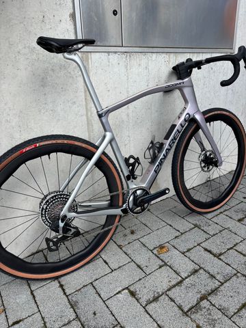 Gebrauchtes Pinarello Dogma GR 2026 Road & Gravel, Hellgrau — Bild 2 von 10