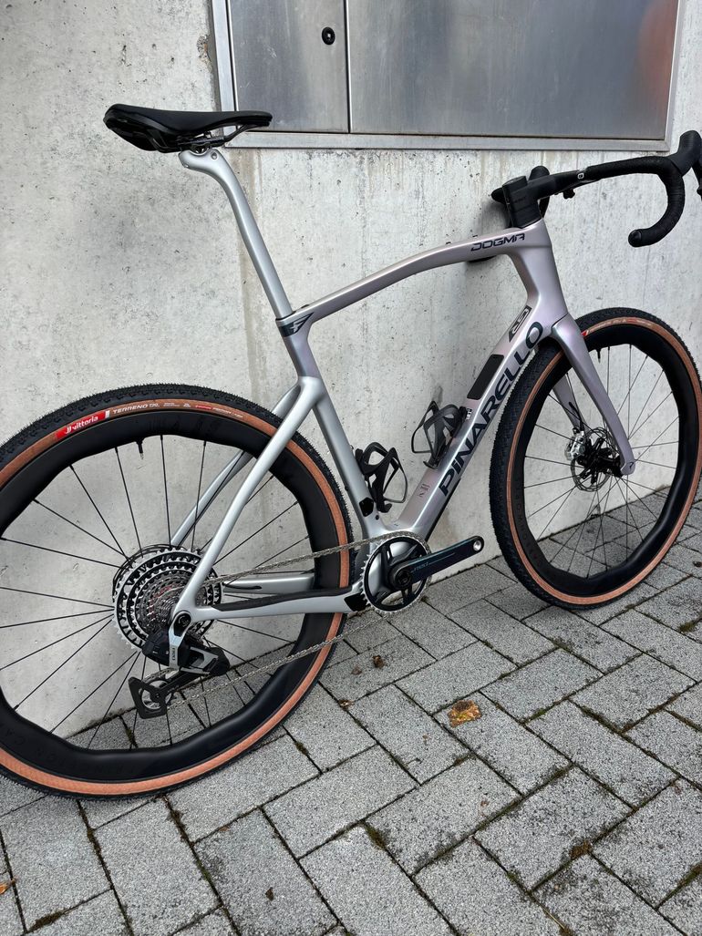 Pinarello Dogma GR 2026 Road & Gravel usato, Grigio chiaro — immagine 2 di 10