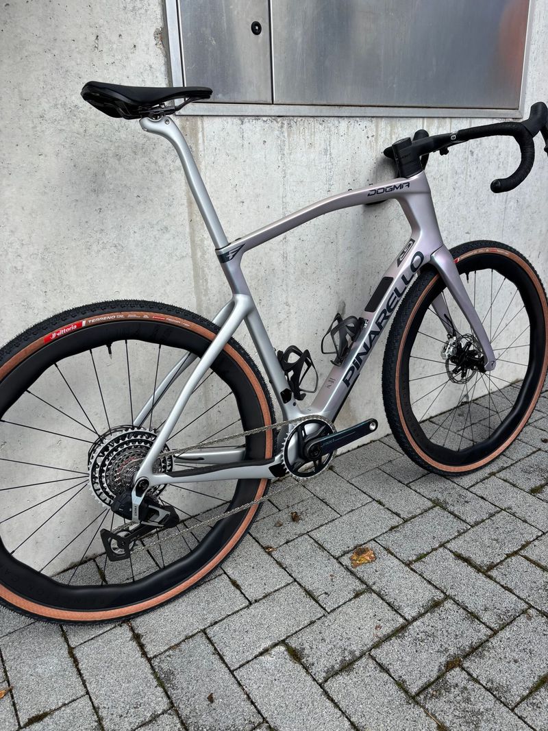 Gebrauchtes Pinarello Dogma GR 2026 Road & Gravel, Hellgrau — Bild 2 von 10