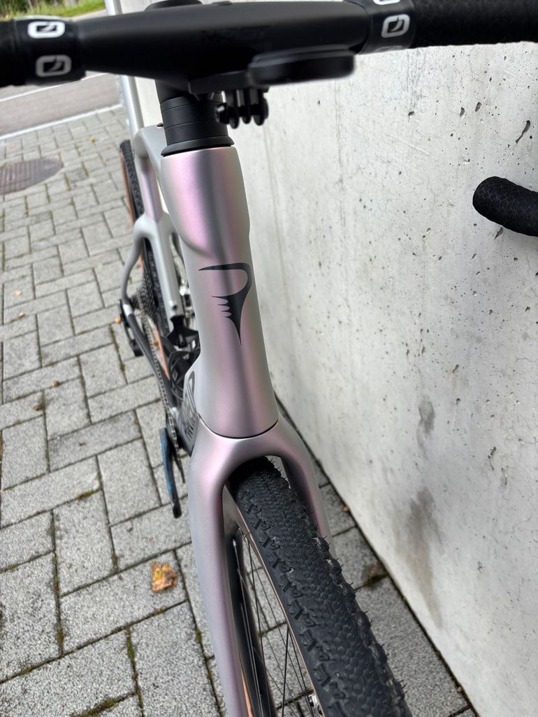 Pinarello Dogma GR 2026 Road & Gravel usato, Grigio chiaro — immagine 4 di 10