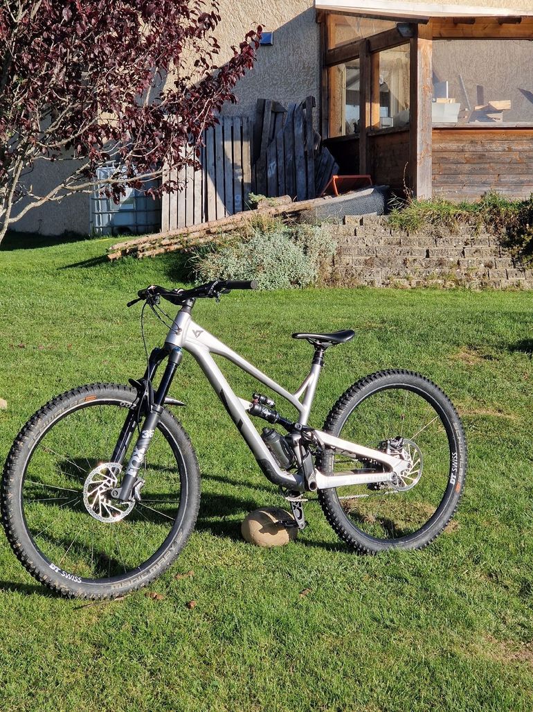 Used YT Industries Jeffsy CORE 2 29 2022 2022 Mountainbike, Light Gray, 29 — image 1 of 8