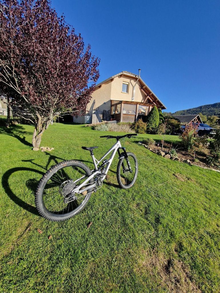 Used YT Industries Jeffsy CORE 2 29 2022 2022 Mountainbike, Light Gray, 29 — image 7 of 8