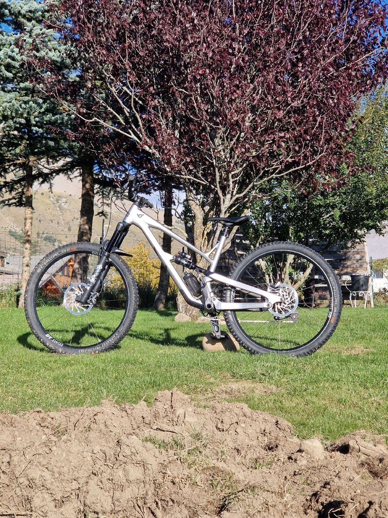 Gebrauchtes YT Industries Jeffsy CORE 2 29 2022 2022 Mountainbike, Hellgrau, 29 — Bild 4 von 8