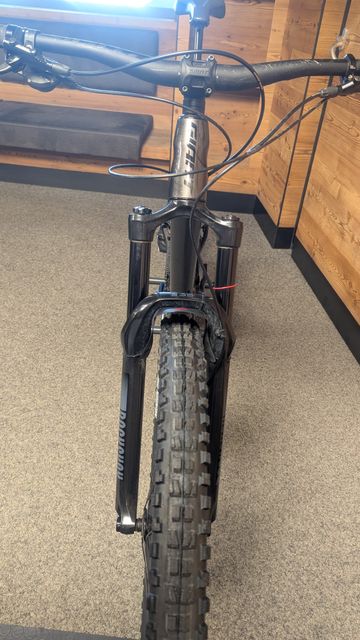 Used Giant Trance SRAM SX Eagle 2022 Mountainbike, Light Gray — image 2 of 5