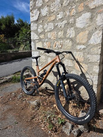 Used Commencal Clash SRAM GX DH 2022 Mountainbike, Orange — image 2 of 7