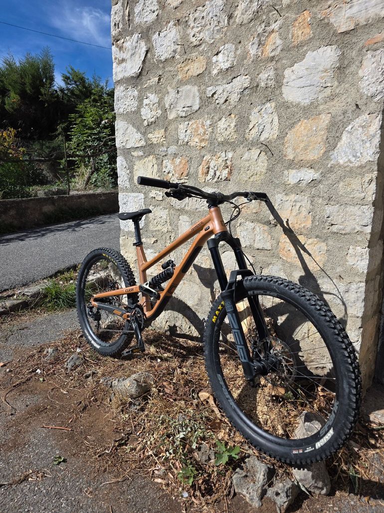 Used Commencal Clash SRAM GX DH 2022 Mountainbike, Orange — image 2 of 7