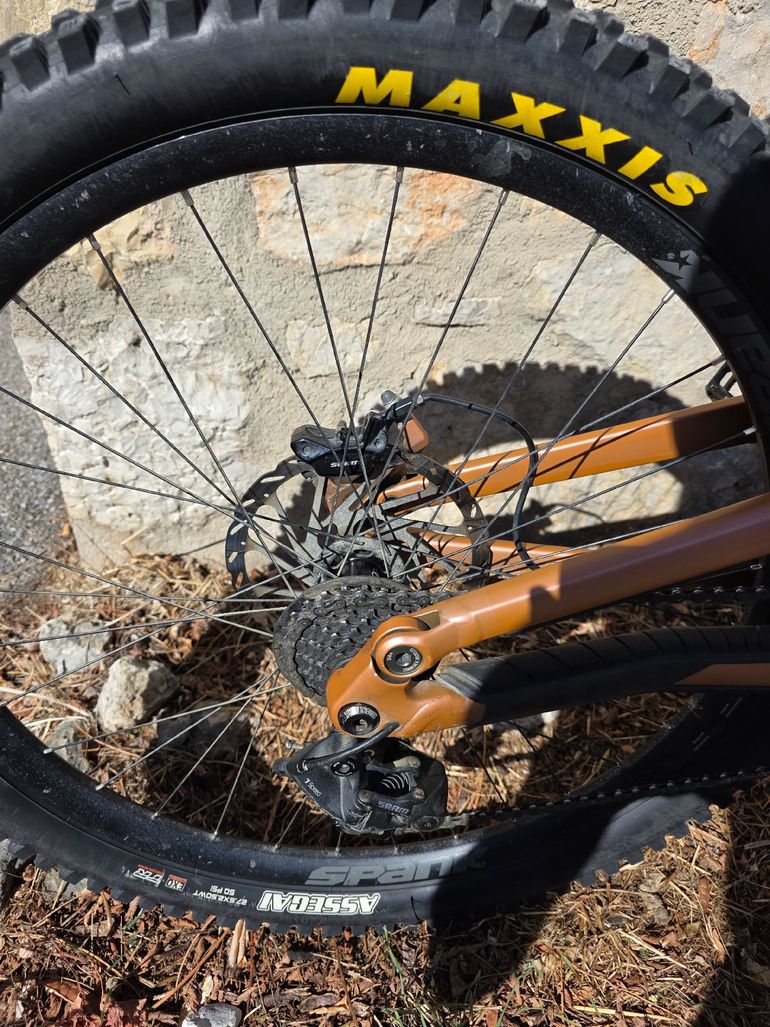Used Commencal Clash SRAM GX DH 2022 Mountainbike, Orange — image 4 of 7