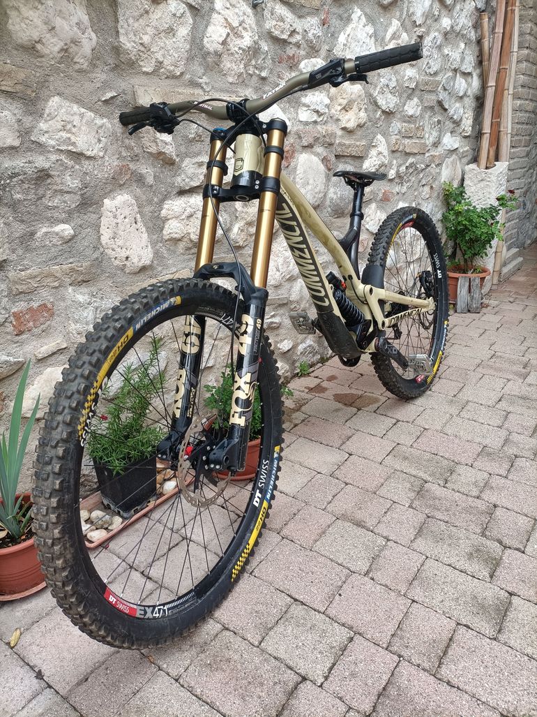 Used Commencal Supreme 2020 Mountainbike, White — image 3 of 4