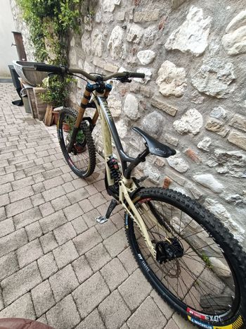 Used Commencal Supreme 2020 Mountainbike, White — image 2 of 4