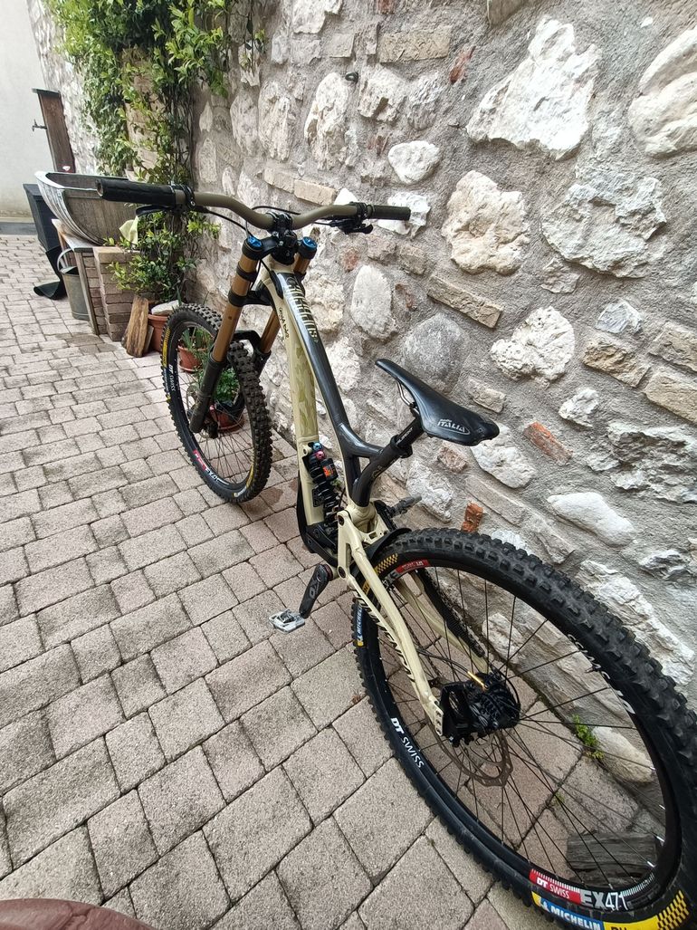 Used Commencal Supreme 2020 Mountainbike, White — image 2 of 4