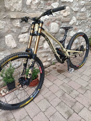 Used Commencal Supreme 2020 Mountainbike, White — image 1 of 4