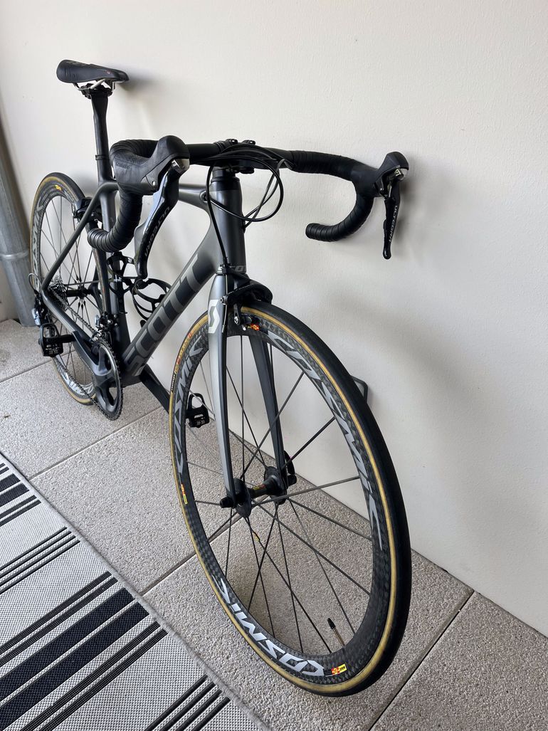Used Scott Addict 10 2020 2020 Road & Gravel, Light Gray — image 2 of 6
