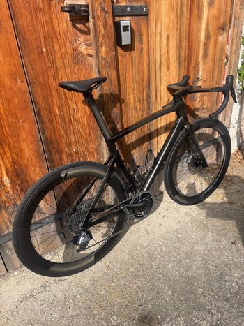 自転車本体 2018 S-WORKS VENGE ViAS DISC Di2 2018 Specialized S-Works Venge ViAS Di - BicycleBlueBook.com
