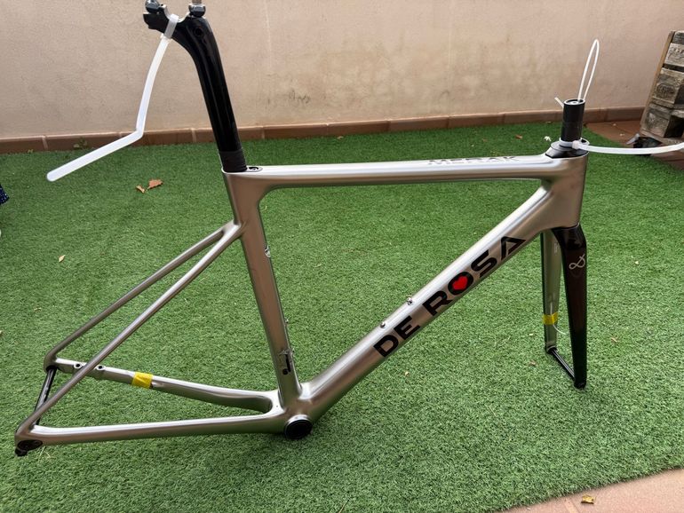 Used De Rosa Merak Ultegra Di2 Carbon 2021 Frameset 2021 Road & Gravel, Light Gray — image 6 of 7