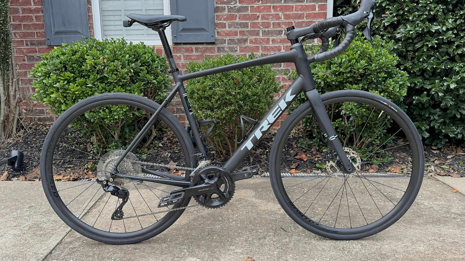 【美品】TREK Domane AL 5 Gen 4 DISC 2025 Buy 2025 Trek Domane AL 5 Gen 4 - Road bike | Free shipping