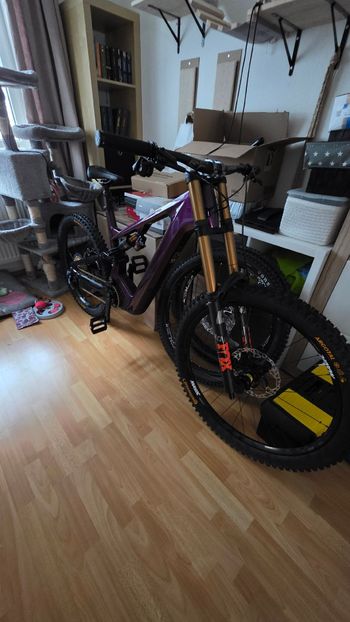 Used Flyer Uproc SRAM XX Eagle AXS (T-Type) 2024 Mountainbike, Purple, Mixed — image 2 of 3