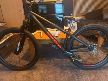 Gebrauchtes Airdrop Fade Works 2021 2021 Mountainbike, Schwarz, 26 — Bild 5 von 9