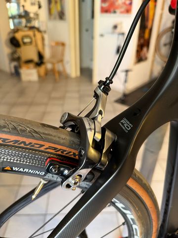 Pinarello DOGMA F10 2020 Road & Gravel usato, Nero — immagine 5 di 10
