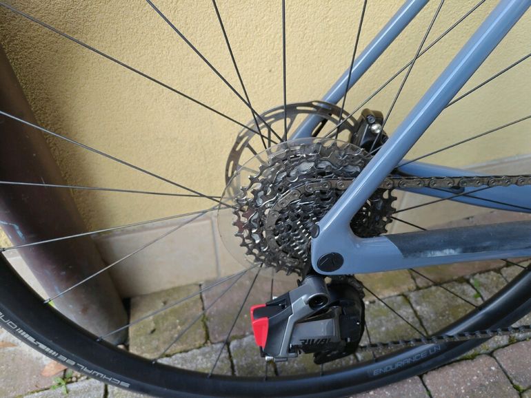 Used Canyon Endurace CF 7 AXS 2024 2024 Road & Gravel, Light Gray — image 4 of 4
