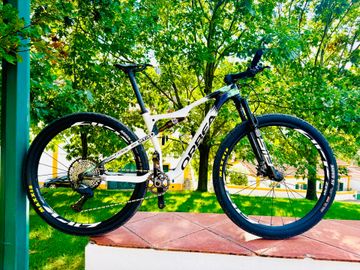 Used Orbea Oiz Shimano XTR Di2 2022 Mountainbike, White, 29 — image 1 of 11