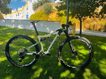Used Orbea Oiz Shimano XTR Di2 2022 Mountainbike, White, 29 — image 9 of 11