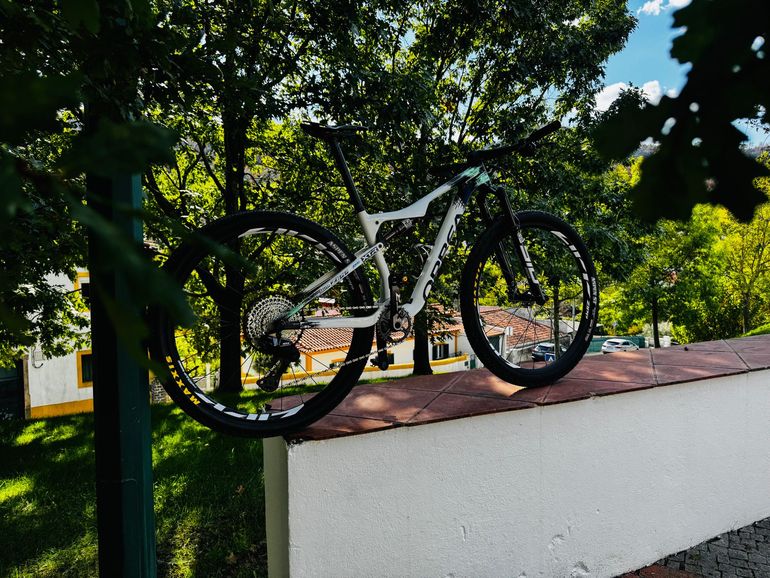 Used Orbea Oiz Shimano XTR Di2 2022 Mountainbike, White, 29 — image 10 of 11