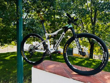 Used Orbea Oiz Shimano XTR Di2 2022 Mountainbike, White, 29 — image 2 of 11