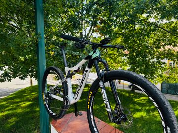 Used Orbea Oiz Shimano XTR Di2 2022 Mountainbike, White, 29 — image 4 of 11