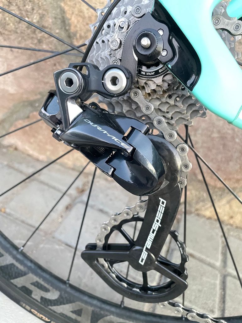 Used Bianchi Oltre Shimano Dura Ace Di2 2018 Road & Gravel, Green — image 3 of 10