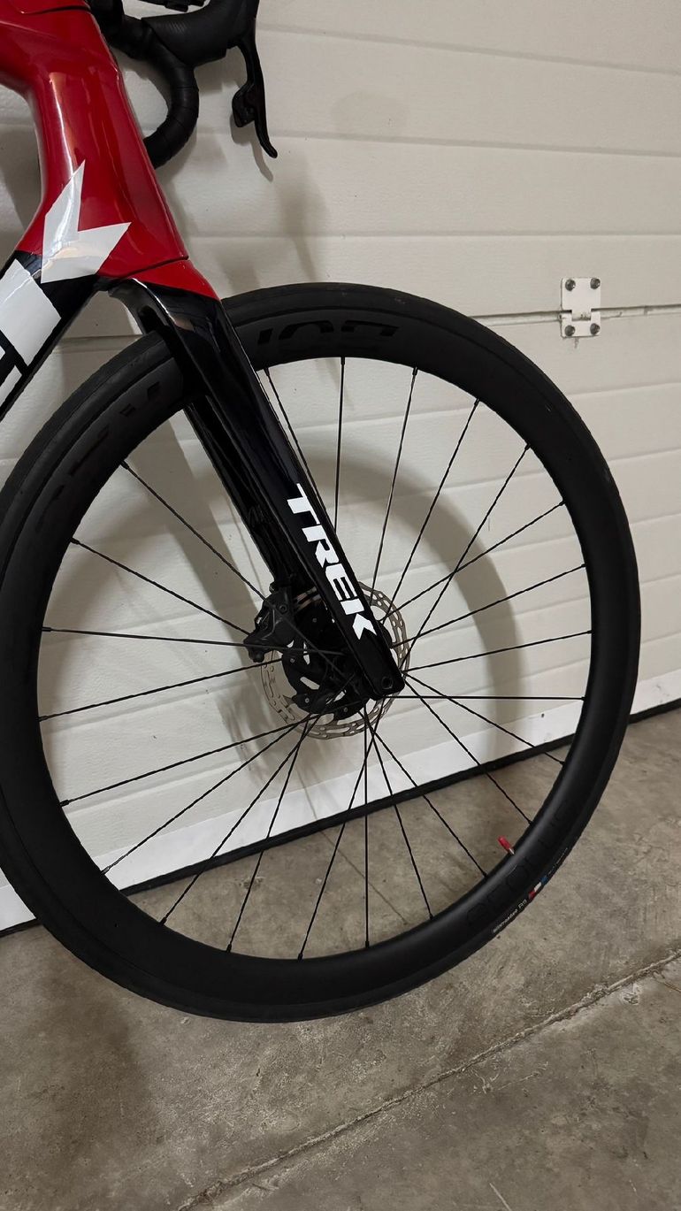 Used Trek Émonda SLR 7 AXS 2023 2023 Road & Gravel, Red — image 6 of 7