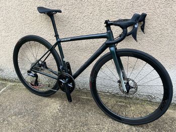 Specialized Aethos Comp 2024年モデル 105 Di2 Aethos Comp - Shimano 105 Di2 - 2024 - Derby Bicycle