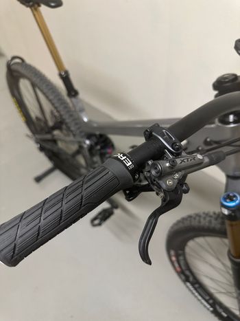 Used Pivot TRAIL 429 Pro XT/XTR 2023 2023 Mountainbike, Light Gray, 29 — image 6 of 6