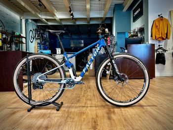 Used Factor LANDO Sram Eagle Transmission XX 2023 Mountainbike, Blue — image 1 of 7
